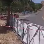 Απίστευτο: Αγωνιστικό αυτοκίνητο έπεσε πάνω σε θεατές (vid)