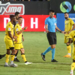 Επιστρέφει και… μαζεύει τα κομμάτια του