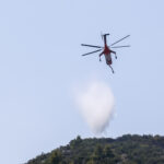 Συγκλονιστικές εικόνες από το ελικόπτερο της πυροσβεστικής στην Πάρνηθα (vid)