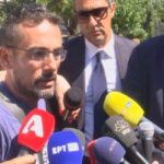 Συγκλονίζει το ύπομνημα του αδερφού του Μιχάλη Κατσούρη – «Ποτέ δεν φεύγουν τα νεκρά παιδιά απ’ τα σπίτια τους» (vid)