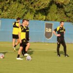 Τους μαθαίνει και τον μαθαίνουν…