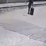 Φιλιππίνες: Βίντεο εμφανίζει απαγωγέα να μεταφέρει 8χρονη μαθήτρια μέσα σε βαλίτσα (vid)