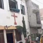 Πακιστάν: Μουσουλμάνοι πυρπόλησαν εκκλησίες μετά από κατηγορίες για βεβήλωση του Κορανίου (vid)