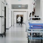 «Έμφραγμα» στα νοσοκομεία – Επανέρχονται οι μάσκες (vid)