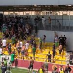 Πλακώθηκαν… μεταξύ τους οι οπαδοί της Σεντ Ετιέν, στον αγώνα με την Ροντέζ (vid)