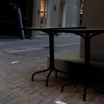 Θεσσαλονίκη: Αυτοκίνητο παραλίγο να πέσει πάνω σε θαμώνες ψητοπωλείου (vid)