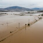 Καρδίτσα: Σε σχολείο διανυκτερεύουν οι διασωθέντες από τις πλημμυρισμένες περιοχές (vid)