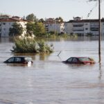 Αναζητούν αγνοούμενους σε βυθισμένα αυτοκίνητα (vid)