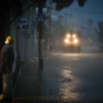 Χωρίς ρεύμα το 80% του Βόλου – Ποτάμια οι δρόμοι (vid)