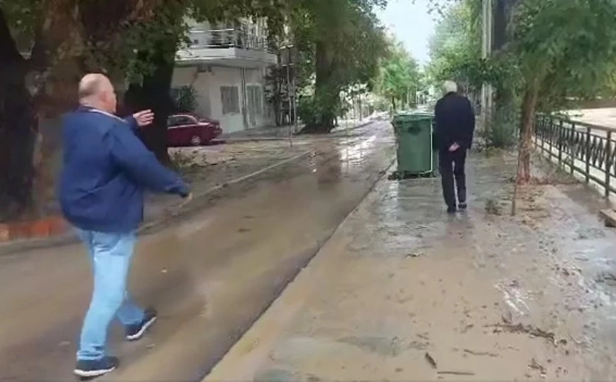 Ο Μπέος «κατσάδιασε» κατοίκους του Βόλου: «Τι ήρθες εδώ να δεις; – Πού πάτε ρε άνθρωποι;»