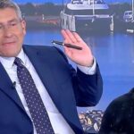 Μαύρη γάτα “εισέβαλε” στο πλατό του ΣΚΑΙ (vid)