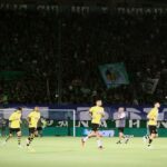 Άνοιξε το πανό στη Θύρα 13, αποχώρησε στα αποδυτήρια η ΑΕΚ – Τι έγραφε