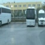 Εγκλωβισμένοι στα ΚΤΕΛ Βόλου: «Είμαστε τουλάχιστον 50 – 60 άτομα» (vid)