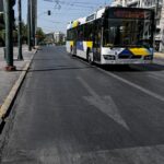 Πέταξαν γλάστρα στον οδηγό σε κινούμενο λεωφορείο (vid)
