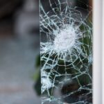 Θεσσαλονίκη: Διέρρηξε ζαχαροπλαστείο για να πάρει χρήματα και… πάστα (vid)
