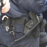 «Προσπάθησε να μου αρπάξει το πιστόλι» – Τι ανέφερε ο αστυνομικός που κατηγορείται για το θάνατο Ρομά στη Βοιωτία