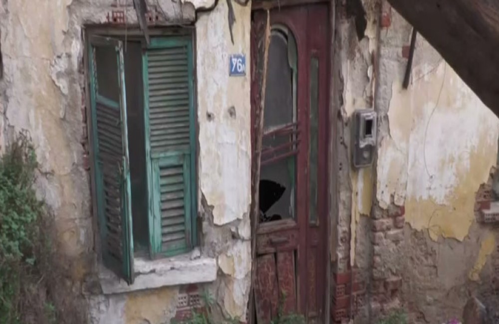 Θεσσαλονίκη: Εγκαταλελειμμένο κτίριο-υγειονομική βόμβα στη Γιαννιτσών (vid)
