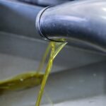 Θεσσαλονίκη: Παράνομο εργαστήριο για τη νόθευση χιλιάδων λίτρων ελαιόλαδου (vid)