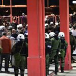 Η ΕΛΑΣ για τα επεισόδια στου Ρέντη – Οι προσαγωγές, τα… πολεμοφόδια και η ένταση στο Αλλοδαπών (vid)