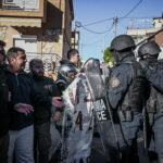 Έστειλαν ΜΑΤ για να κάνουν έξωση σε οικογένεια με ΑμεΑ (vid)