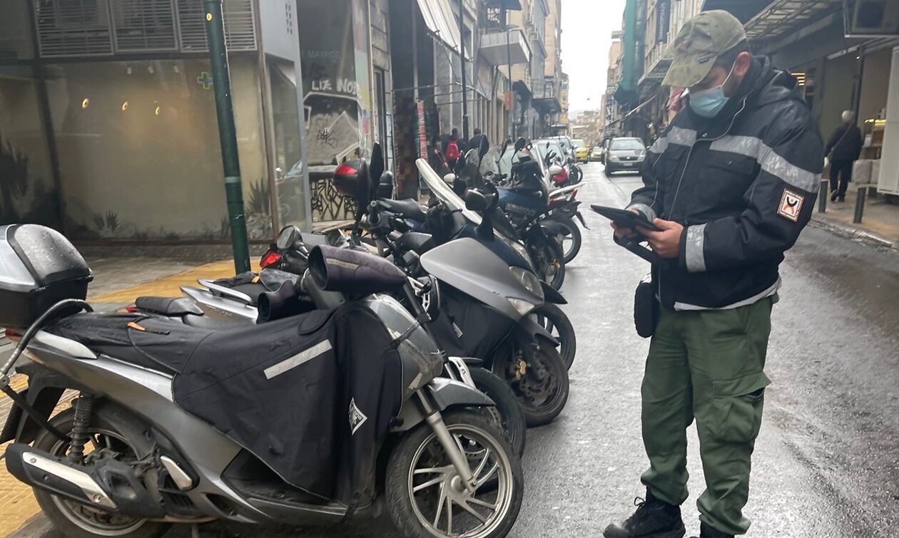Μπλοκάρουν τραπεζικούς λογαριασμούς για χρέη από κλήσεις σε Δήμους (vid)