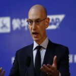 Κομισάριος NBA για Αντετοκούνμπο: «Κάθε φορά που με βλέπει με πιέζει για αγώνα στην Ελλάδα»