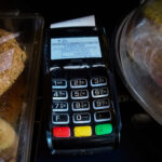 Οι αντιδράσεις των παραγωγών για τα POS στις λαϊκές αγορές (vid)