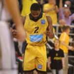 Φοβερό τρίποντο buzzer-beater του Στάρκ στο κλείσιμο του πρώτου ημιχρόνου (vid)