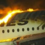 Στις φλόγες αεροσκάφος με επιβάτες στο αεροδρόμιο του Τόκιο (vid)