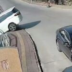 Ο ήλιος… τυφλώνει οδηγό κι εκείνος κατέληξε σε ποτάμι (vid)
