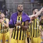 O Ζίριους Ουίλιαμς… αναδημοσίευσε την καυτή κερκίδα του Παλέ (pic)