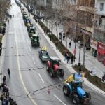 Αναχωρούν τα τρακτέρ από το Σύνταγμα (vid)