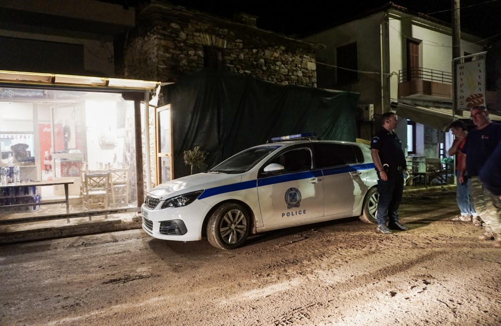 Γκαφατζήδες διαρρήκτες – Έκαναν κλοπή και ξέχασαν το περίστροφό τους! (vid)