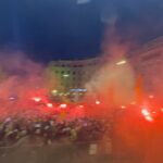 H νύχτα… μέρα στην Αριστοτέλους: “Χρόνια πολλά αγαπή μου γλυκιά!”(vid)