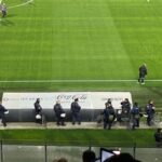 Κεκλεισμένων με 40 άτομα πίσω από τον πάγκο του ΑΡΗ!