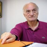 Ξύπνησε από την καταστολή και επικοινωνεί με το περιβάλλον ο Μανώλης Μαυρομμάτης