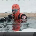 Κολύμπησε 140 μέτρα κάτω από παγωμένη λίμνη και ξαναπήρε το παγκόσμιο ρεκόρ (vid)