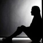 Κύκλωμα μαστροπείας: «Ακόμη και σήμερα κλείνει ραντεβού», λέει η αδελφή θύματος (vid)