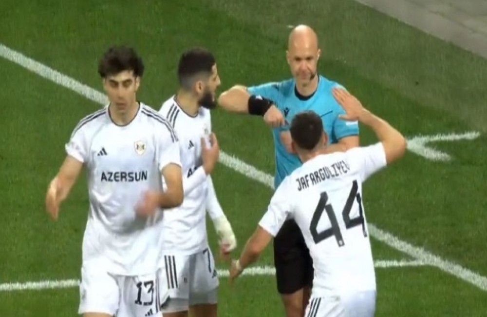 Πήγε για high five στον διαιτητή και τελικά είδε την κόκκινη κάρτα! (vid)