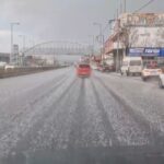 Ξαφνικό χαλάζι έπληξε τη Θεσσαλονίκη – Πού έπεσε, λευκοί δρόμοι (vids)