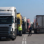 Έκλεψαν φορτηγό την ώρα που ο οδηγός του σταμάτησε για παράδοση (vid)