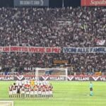 Serie A: Οπαδοί της Μπολόνια και της Μόντσα ενώθηκαν στη μνήμη των θυμάτων της έκρηξης σε εργοστάσιο