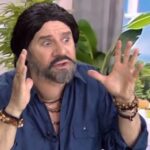 Mitsi VAR: Ο Θανάσης Ευθυμιάδης δείχνει στη Φαίη Σκορδά την απόλυτη στάση για την τουαλέτα (vid)