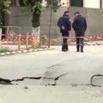 Ρουμανία: Τρύπα βάθους δύο μέτρων απειλεί ολόκληρη πόλη (vid)