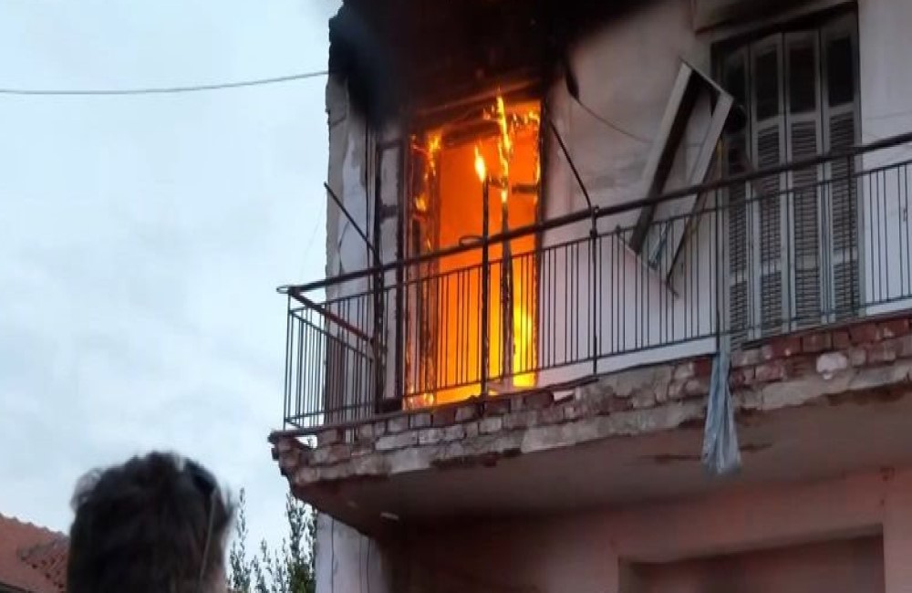 Θεσσαλονίκη: Φωτιά σε κτίριο απέναντι από τα ΚΤΕΛ για τρίτη φορά (vid)