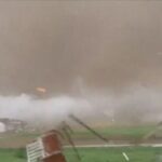 ΗΠΑ: Εικόνες-σοκ με τον ανεμοστρόβιλο που “καταπίνει” τα πάντα! (vid)