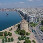 Θεσσαλονίκη: Αυτοκίνητο μπήκε… ανάποδα στο κέντρο της πόλης (vid)