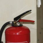 Πυροσβεστήρας εκτίναξε στη θάλασσα εργαζόμενο (vid)