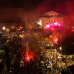 Τέσσερις φίλαθλοι του Ολυμπιακού στο νοσοκομείο, έπεσαν από στύλους