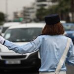 Βίντεο ντοκουμέντο:  Η στιγμή που οδηγός παρασύρει τροχονόμο στη Θεσσαλονίκη (vid)